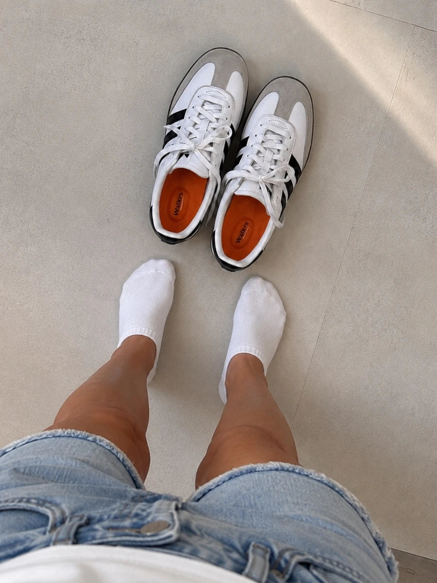 Customer with Walkrs insoles in white sneakers